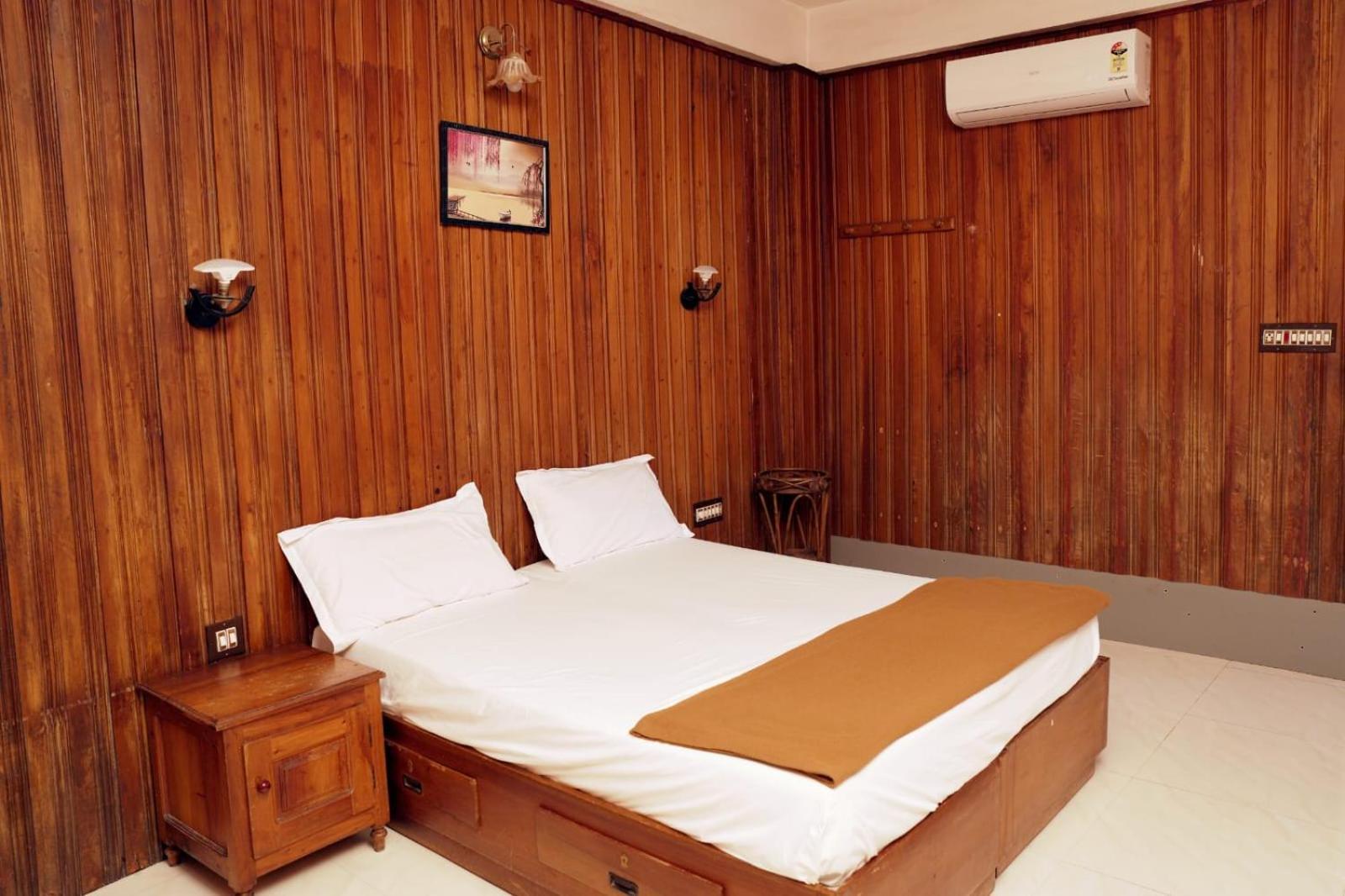 Hotel Dolphin Residency à Thekkady Extérieur photo