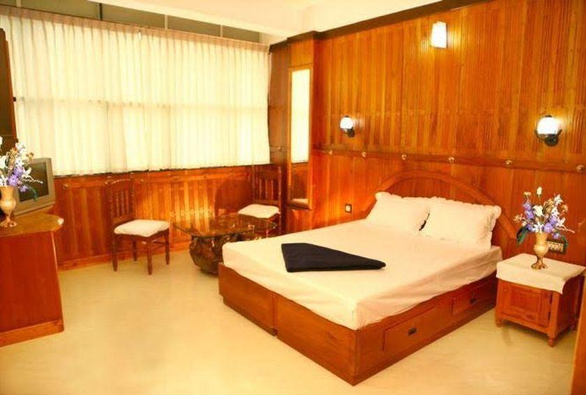 Hotel Dolphin Residency à Thekkady Extérieur photo
