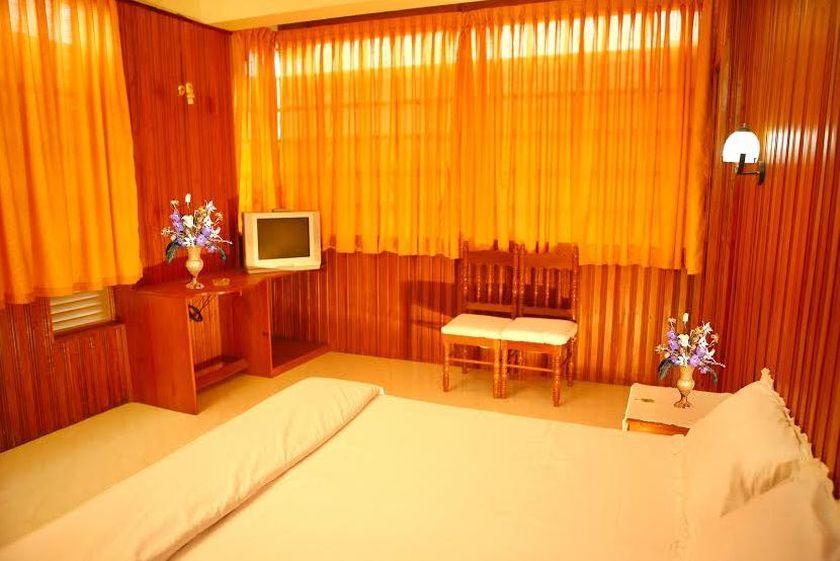 Hotel Dolphin Residency à Thekkady Extérieur photo