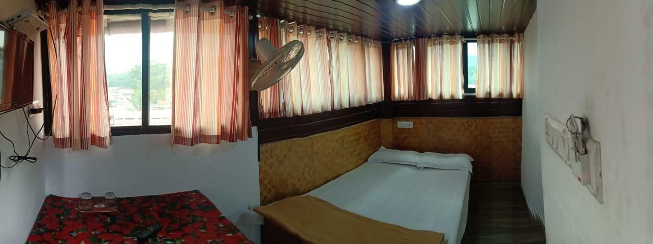 Hotel Dolphin Residency à Thekkady Extérieur photo