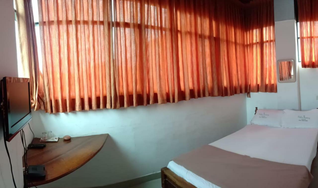 Hotel Dolphin Residency à Thekkady Extérieur photo